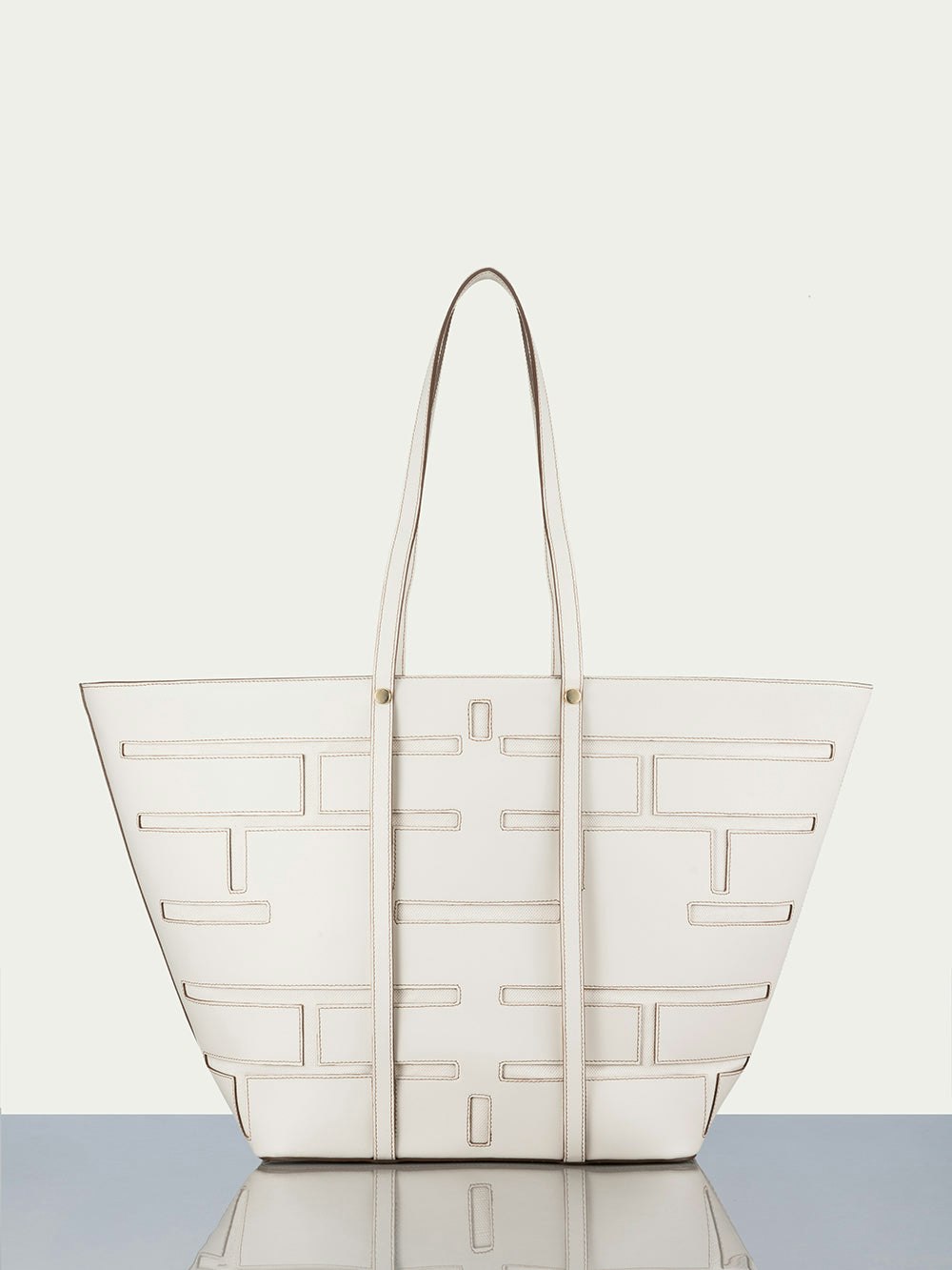 tote front view